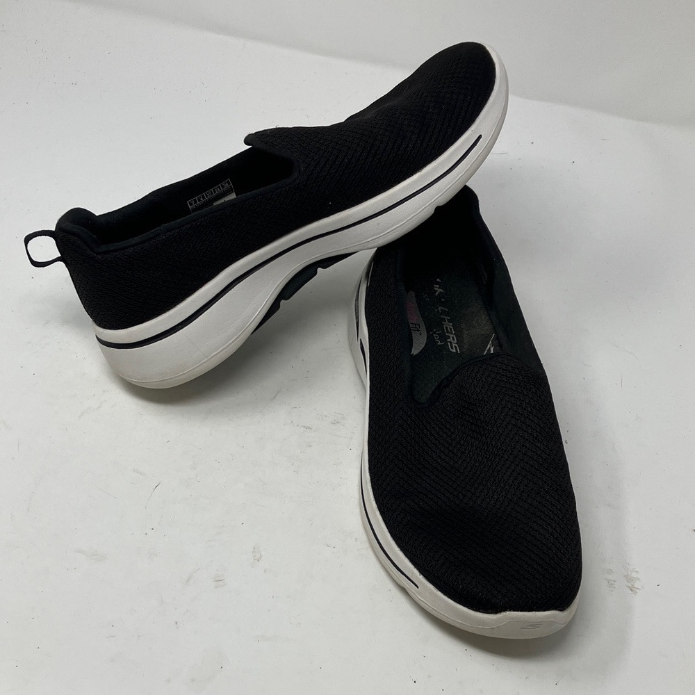 Skechers GOwalk Arch Fit Grateful Slip-On Walking Sneaker Black White Size 7M